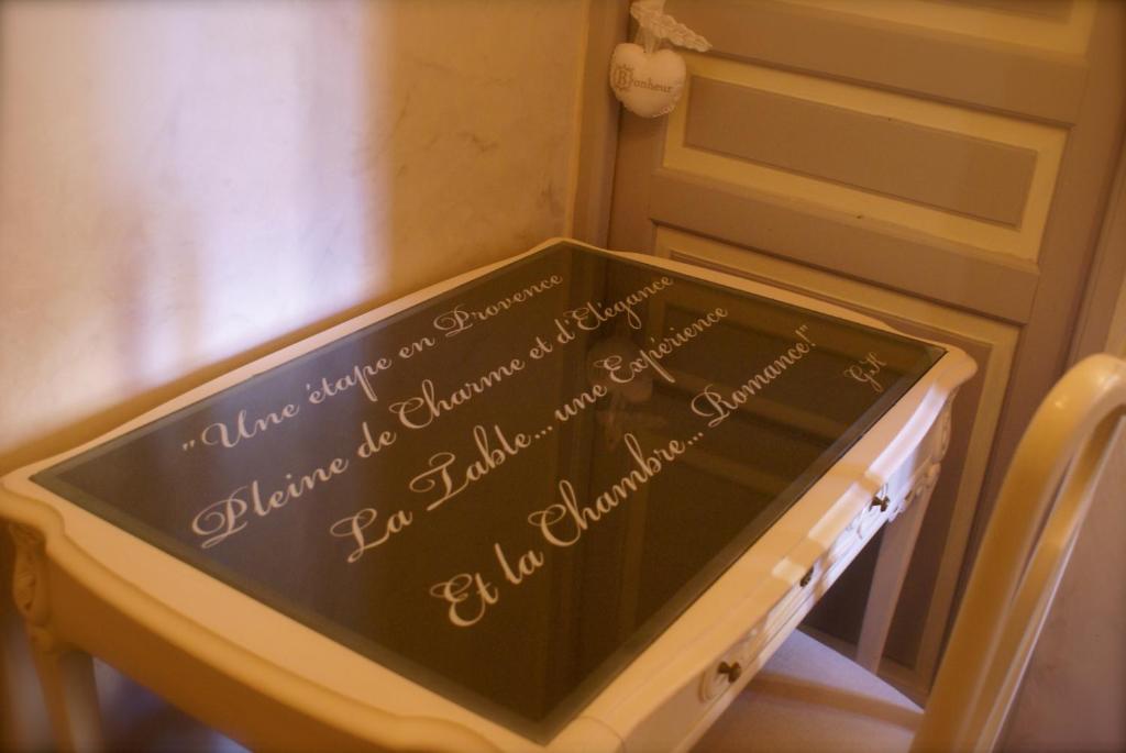 Le Crillon Otel Murs  Oda fotoğraf