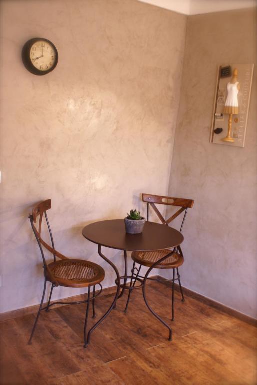 Le Crillon Otel Murs  Oda fotoğraf